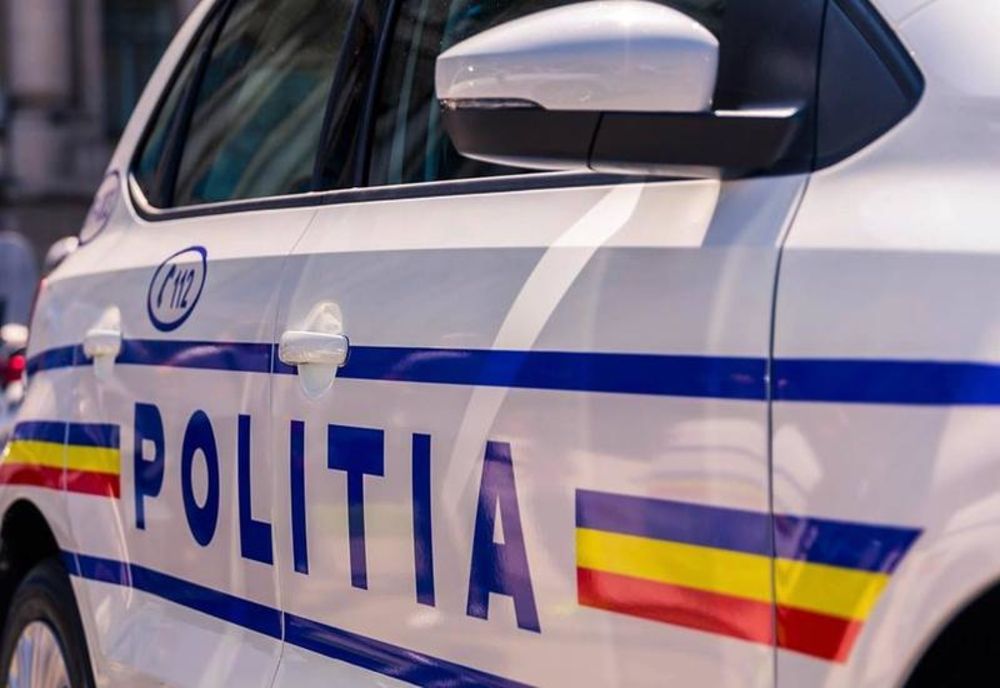 Olt: Amendă pentru o înmormântare cu zeci de persoane. Au intervenit poliţiştii şi mascaţii