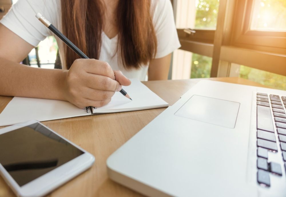 ISJ Olt: Doar aproximativ 70% dintre elevii olteni participă la cursurile online
