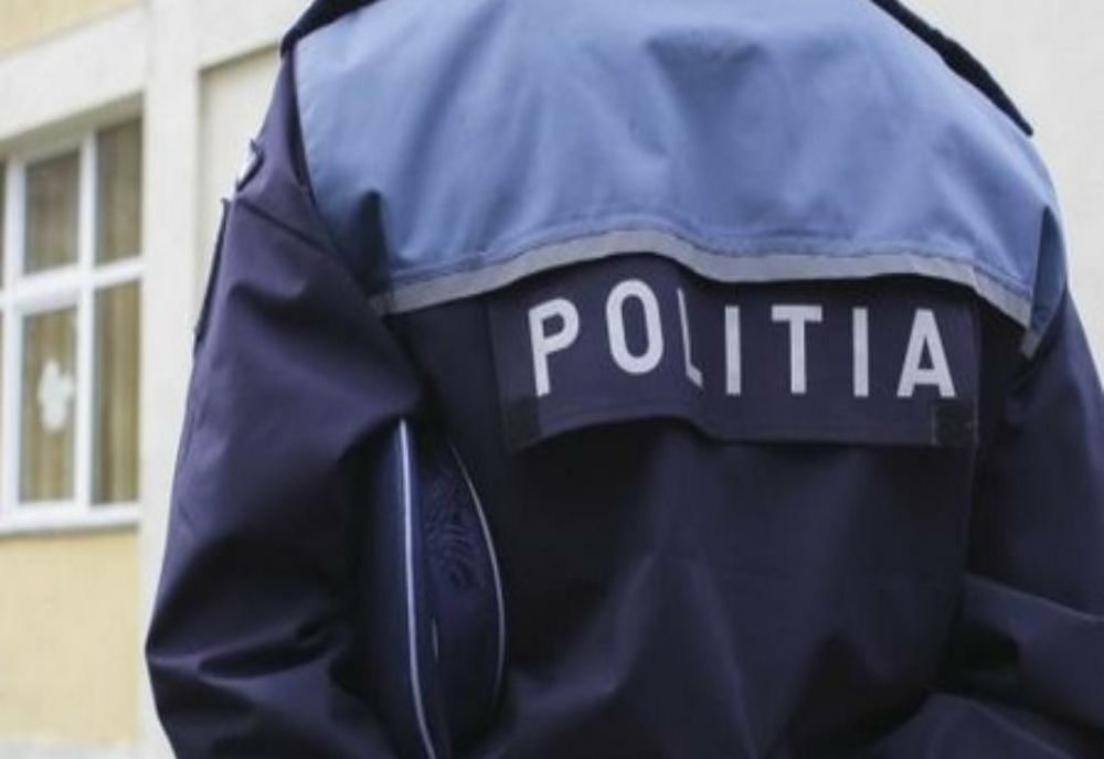 Într-un oraş din Olt, au fost furate uşile unei case