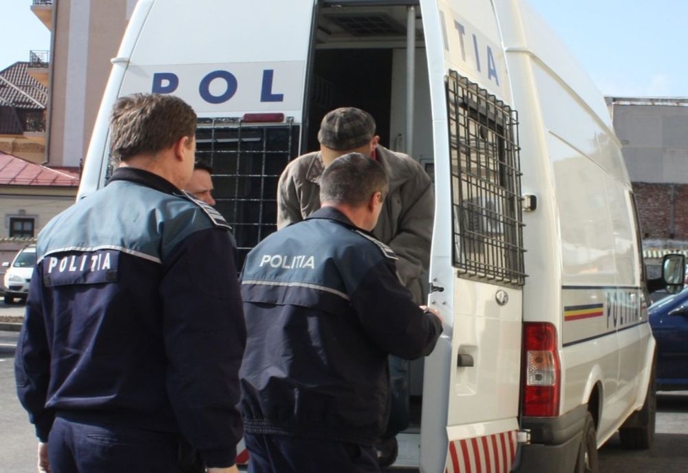 Olt: Un bărbat a fost arestat preventiv după ce şi-a înjunghiat fratele