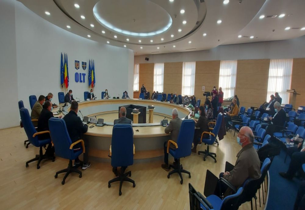 CJ Olt foloseşte banii din excedent pentru plata unor facturi de anul trecut. Soluţia, în lipsa bugetului