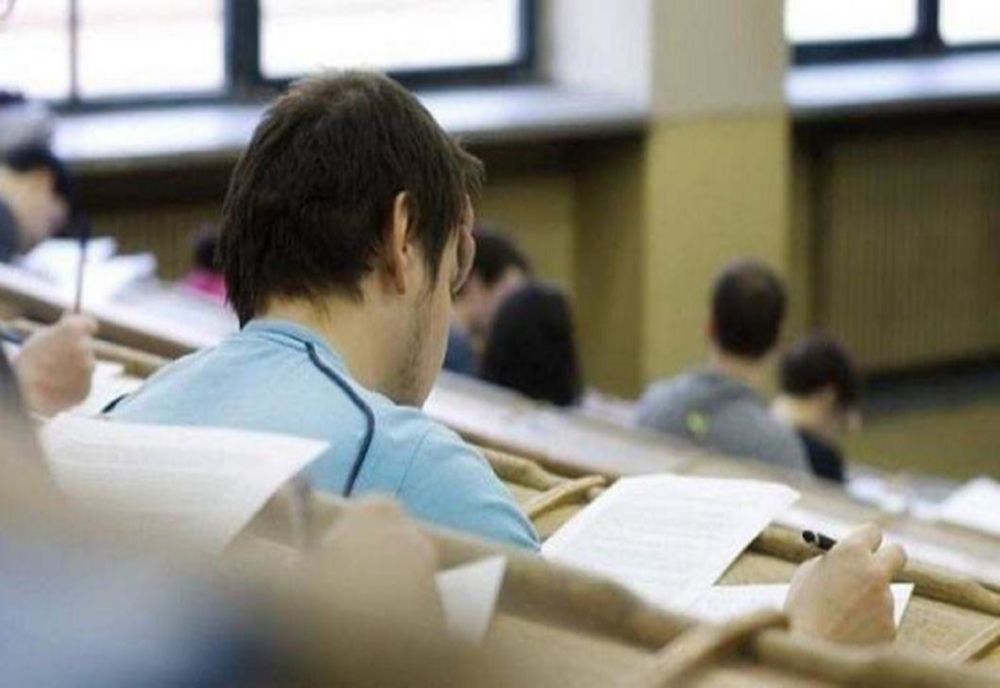 Doi dascăli din Olt au luat nota 10 la Evaluarea Naţională. Rezultatele înainte de contestaţii au fost afişate