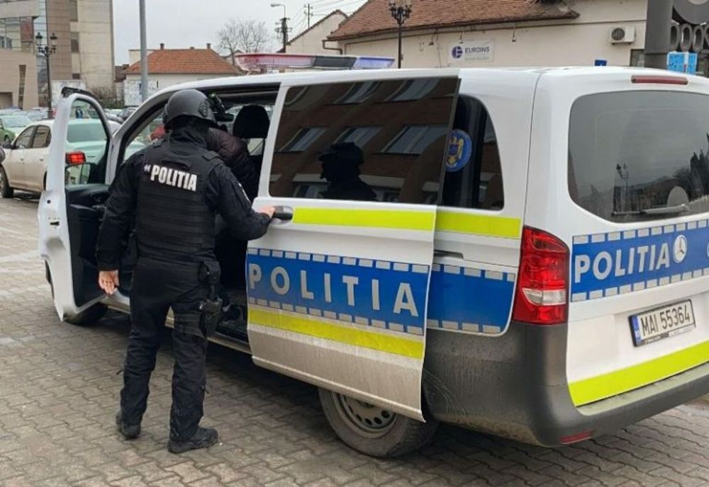 Percheziţii, în Olt, la curieri care şi-ar fi însuşit bunurile din colete