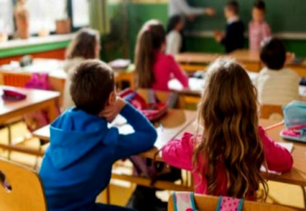 Şcolile din Olt care rămân în online din cauza numărului prea mic de profesori vaccinaţi. LISTA