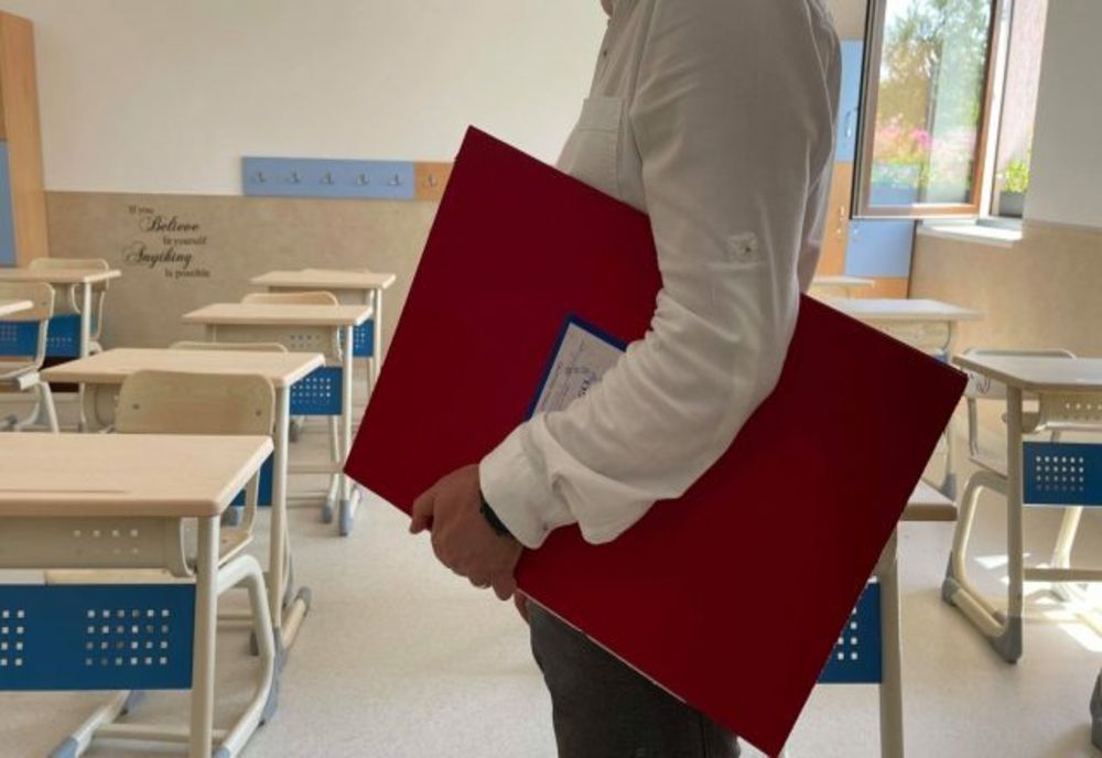 Cursuri online timp de o săptămână, la o şcoală din Slatina unde personalul auxiliar e infectat cu COVID