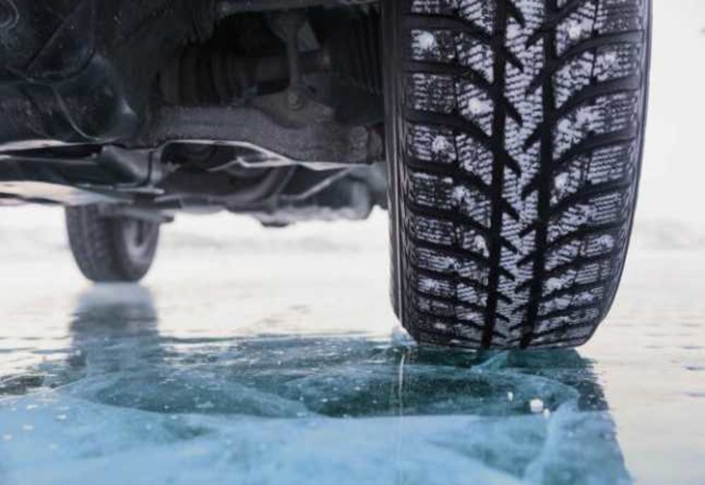 Olt: 10 accidente produse din cauza poleiului din această dimineaţă