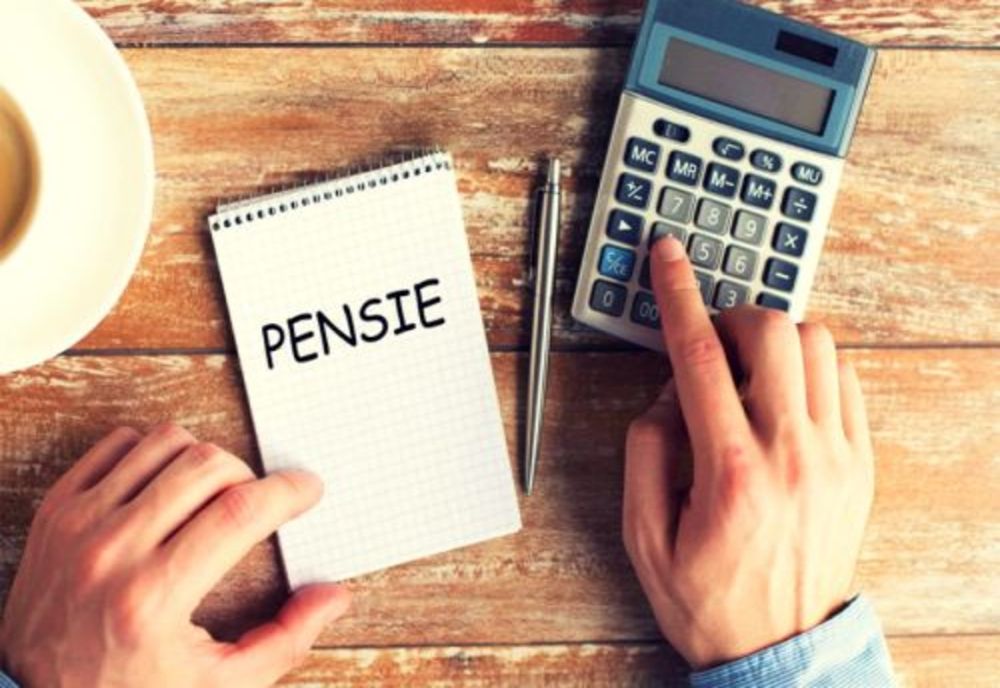 CÂND SE PLĂTESC PENSIILE PE LUNA AUGUST? CU CÂT SCADE VENITUL PENSIONARILOR CARE AU MAI MULT DE 3.000 DE LEI - EXEMPLU DE CALCUL