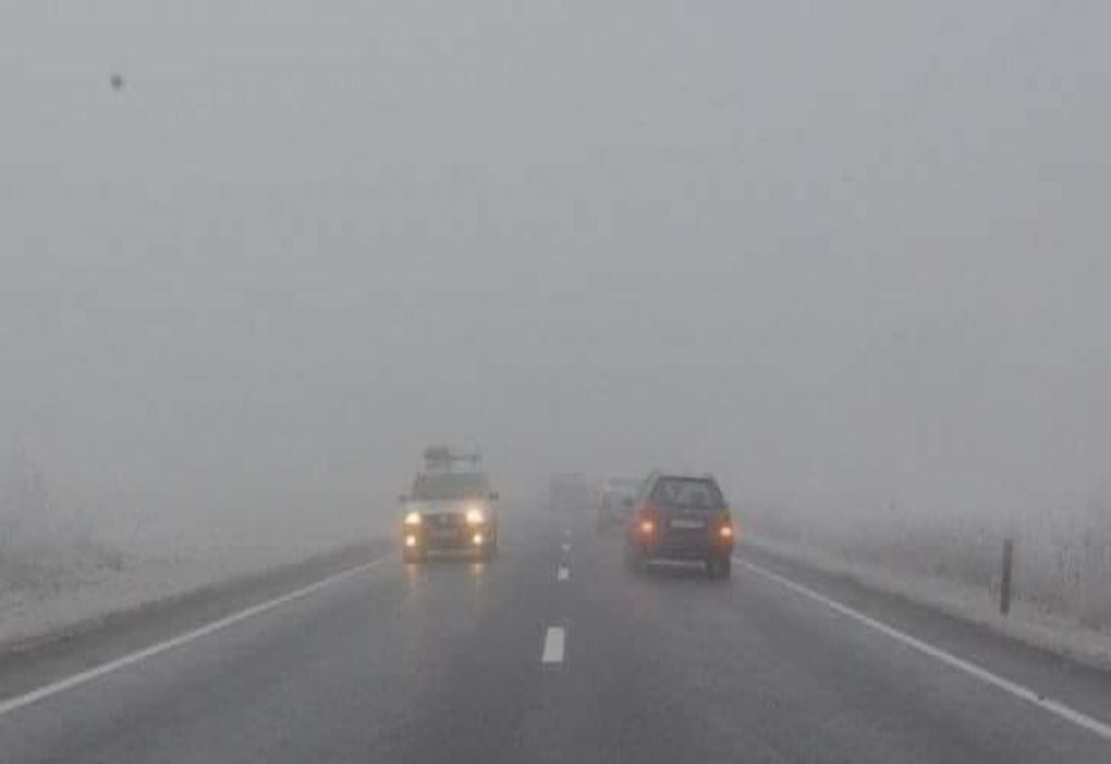 AVERTIZĂRI PRIVIND TRAFICUL RUTIER ÎN ACEASTĂ DIMINEAȚĂ: CONDIȚII DE CEAȚĂ ȘI RESTRICȚII TEMPORARE