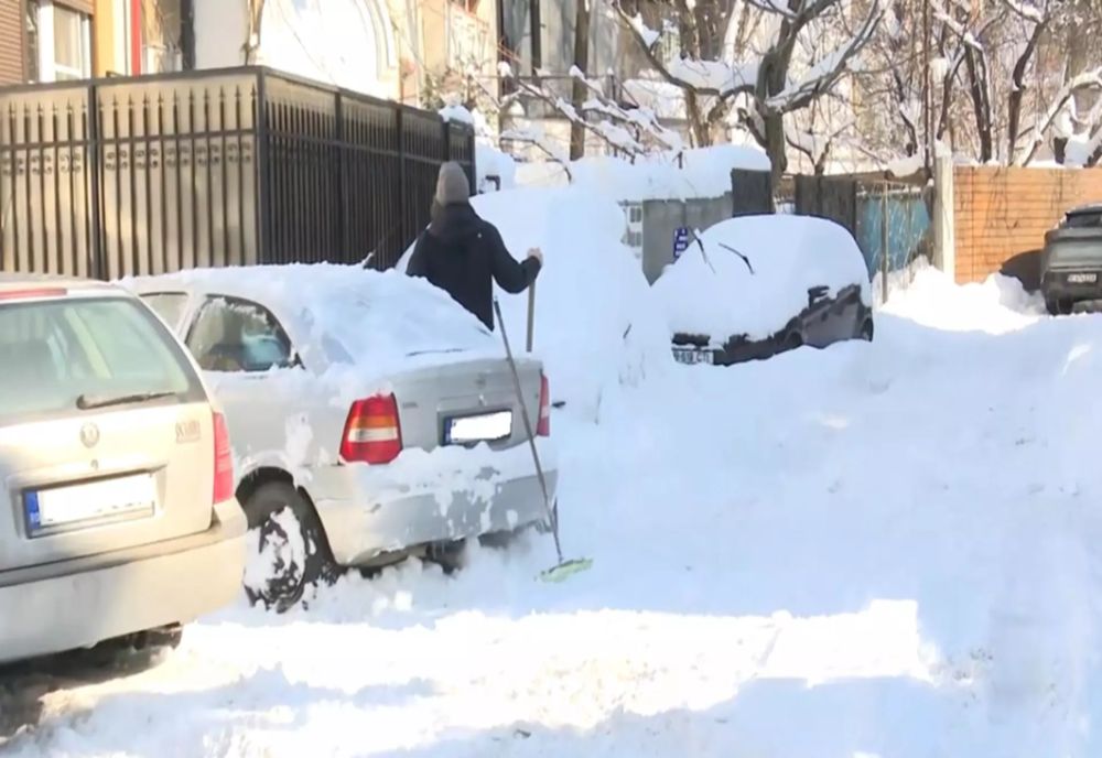 Ce obiecte nu ar trebui păstrate în mașină iarna. Greșeala colosală pe care majoritatea șoferilor o fac