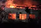 Cinci ore le-a luat pompierilor să stingă un incendiu izbucnit la o locuinţă din Grădinile. Casa a fost distrusă aproape în totalitate - FOTO&amp;VIDEO