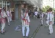 Călușarii, spectacole fascinante pe străzile Slatinei. De ce iau oamenii usturoi și pelin din horă
