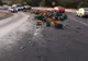 „DEZASTRU“ pe un drum din Olt. Navete şi sticle de bere au căzut dintr-un TIR