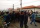 Oamenii din Rusăneşti s-au strâns în faţa primăriei, revoltaţi că li se taie porcii. Jandarmi şi poliţişti, dislocaţi în localitate - FOTO