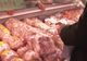 Poliţiştii din Slatina au confiscat aproape 400 de kilograme de carne de la două magazine din oraş