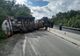 Cisternă încărcată cu o substanță periculoasă, răsturantă pe DN 65. Traficul a  fost deviat- FOTO