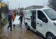 FOTO: O iubitoare de animale din Slatina a rupt uşa maşinii hingherilor