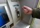 Fraudă bancară în Olt: 33 de tranzacții și un prejudiciu de 20.000 de lei. Doi bărbați au fost arestați